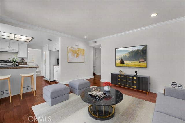 335 Sprucewood Avenue, Oak Park CA: https://media.crmls.org/medias/6e7f6136-cef3-44b1-a51e-77f57092880c.jpg