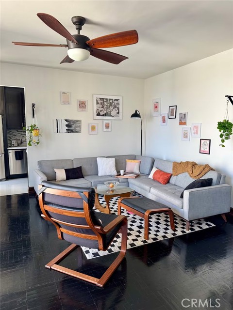 455 E Ocean Boulevard, Long Beach CA: https://media.crmls.org/medias/6e7f767b-7810-4963-a46e-6fb3fdf16f76.jpg