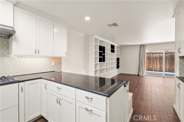 Detail Gallery Image 10 of 42 For 26824 Circle of the Oaks, Newhall,  CA 91321 - 2 Beds | 2 Baths