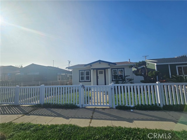 Detail Gallery Image 2 of 17 For 5493 Cerritos, Long Beach,  CA 90805 - 3 Beds | 2 Baths