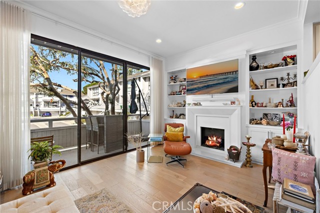 Detail Gallery Image 9 of 29 For 12 Encore Ct, Newport Beach,  CA 92663 - 4 Beds | 2/1 Baths