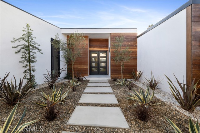 Detail Gallery Image 3 of 49 For 4404 Don Zarembo Dr, Los Angeles,  CA 90008 - 3 Beds | 2/1 Baths