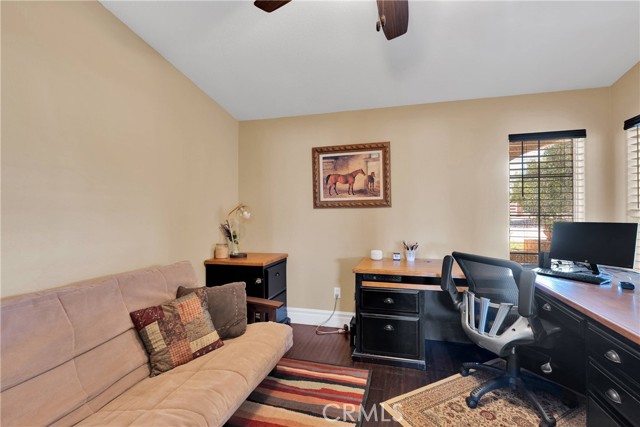 12958 Ranchero Road, Oak Hills CA: https://media.crmls.org/medias/6e83cc8d-1717-4136-a41e-cbcba9de0826.jpg