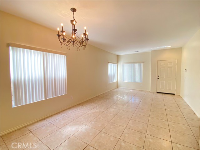 Detail Gallery Image 4 of 41 For 27730 Corte Del Sol, Moreno Valley,  CA 92555 - 7 Beds | 4/1 Baths