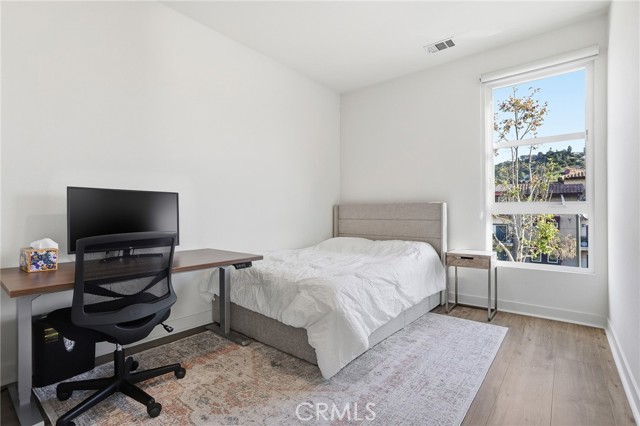 Detail Gallery Image 20 of 36 For 2700 E Chaucer #13,  Los Angeles,  CA 90065 - 4 Beds | 3/1 Baths