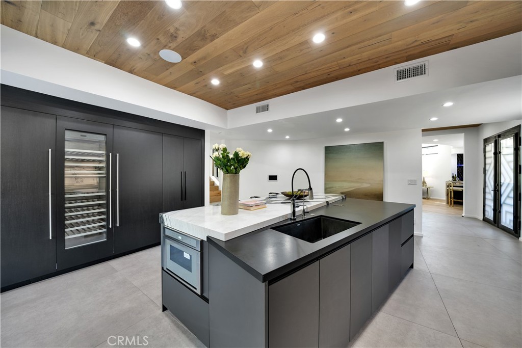 23. 2743 Laurel Canyon Boulevard Los Angeles, CA 90046