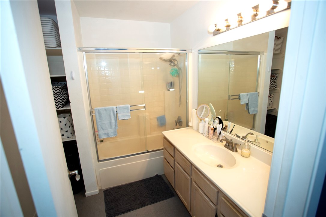 Detail Gallery Image 17 of 20 For 1235 E Carson St #2,  Carson,  CA 90745 - 2 Beds | 2/1 Baths