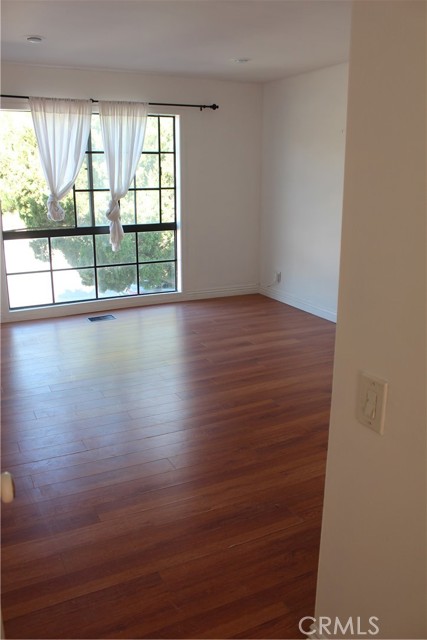 Detail Gallery Image 13 of 23 For 4527 Stark, Woodland Hills,  CA 91364 - 3 Beds | 3 Baths