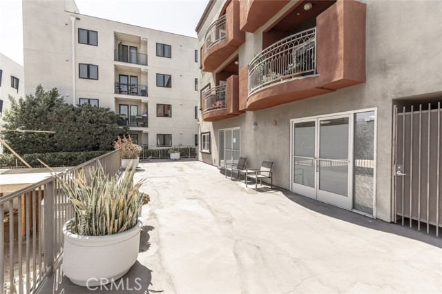 11124 Burbank Boulevard, North Hollywood CA: https://media.crmls.org/medias/6e85c86b-9c09-4959-bee6-02c0ae1075fe.jpg