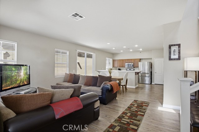 Detail Gallery Image 7 of 24 For 2676 Greenwood Ct, Palmdale,  CA 93550 - 3 Beds | 2/1 Baths