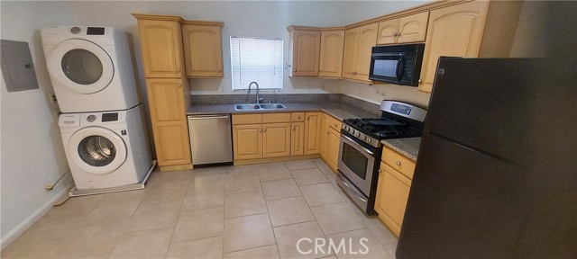 Detail Gallery Image 5 of 13 For 2818 2818 S Bronson #B,  Los Angeles,  CA 90018 - 2 Beds | 2 Baths