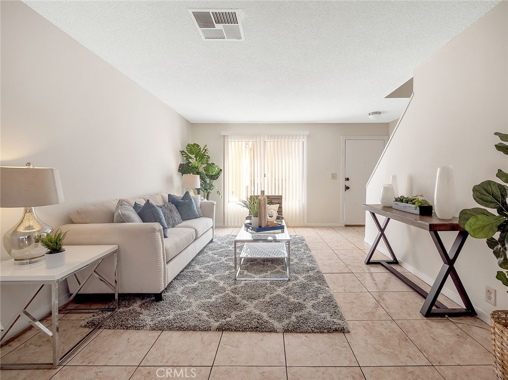 851 E 9th Street 205