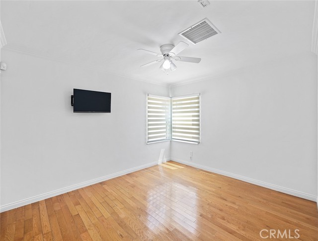826 E Olive Avenue, Burbank CA: https://media.crmls.org/medias/6e88659a-1295-4602-9099-781f841d2f27.jpg