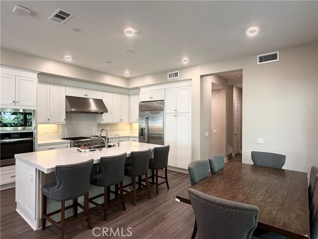 110 Source, Irvine CA: https://media.crmls.org/medias/6e895197-7d83-4437-9bd4-b36db83f6556.jpg