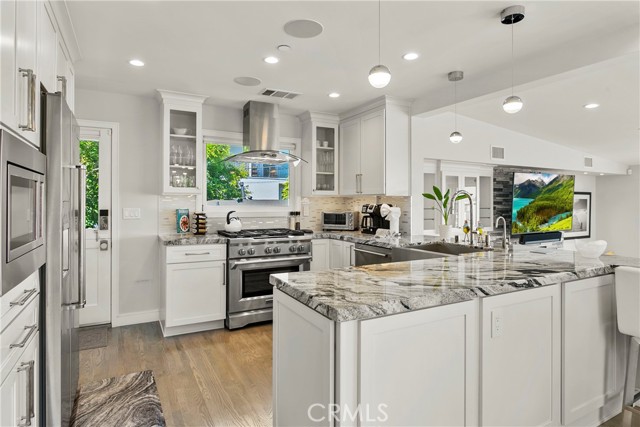 166 Fairview Street, Laguna Beach CA: https://media.crmls.org/medias/6e8a4e9b-0a6c-44c2-b8fb-19a79e76bdc3.jpg