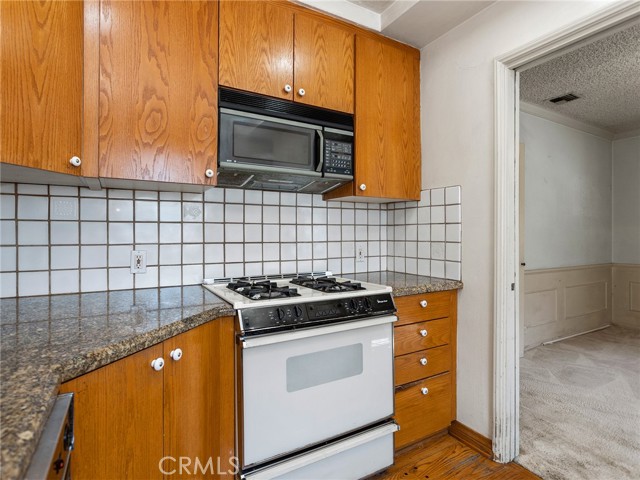 10348 Woodbridge Street, Toluca Lake CA: https://media.crmls.org/medias/6e8b29e5-7dad-41dc-bd7f-8733a9685f07.jpg