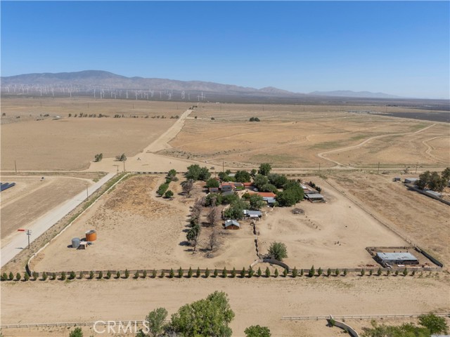 15374 Gaskell Road, Rosamond CA: https://media.crmls.org/medias/6e8bc3a2-9ee8-46e8-bf38-ecf7bcbb9ec9.jpg