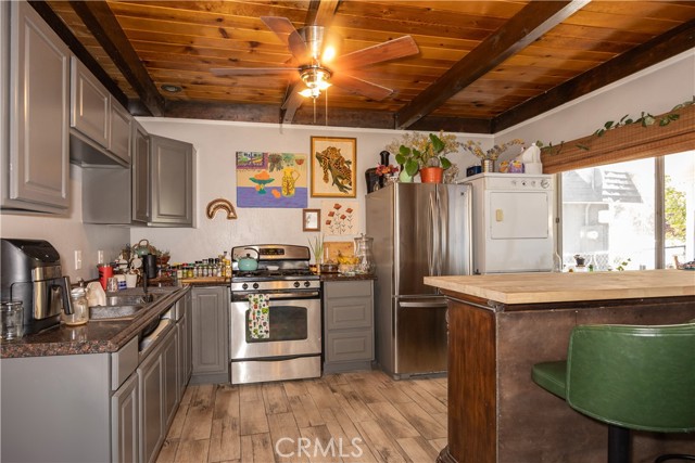 1025 W Country Club Boulevard, Big Bear City CA: https://media.crmls.org/medias/6e8bcae5-3f91-4937-84af-b7c129c65a0f.jpg