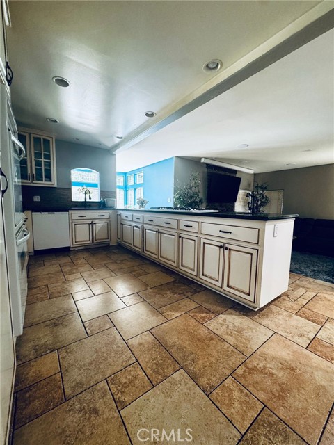 Detail Gallery Image 4 of 7 For 4826 Faculty Ave, Long Beach,  CA 90808 - 5 Beds | 4 Baths