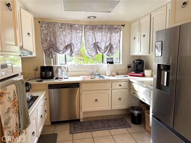 Detail Gallery Image 4 of 10 For 899 Ronda Sevilla, #B #B,  Laguna Woods,  CA 92637 - 2 Beds | 2 Baths