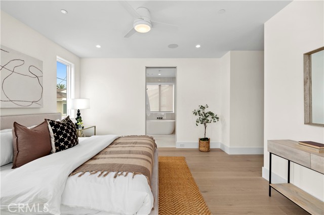 516 1/2 Larkspur Avenue, Corona del Mar CA: https://media.crmls.org/medias/6e8d9d0e-00e2-4679-b673-3a38bfd9cdab.jpg
