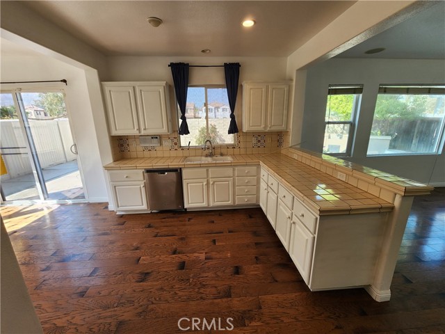 Detail Gallery Image 11 of 42 For 22344 Summer Holly Ave, Moreno Valley,  CA 92553 - 5 Beds | 4 Baths