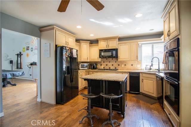 Detail Gallery Image 6 of 41 For 28846 Highway 190, Porterville,  CA 93257 - 3 Beds | 2/1 Baths