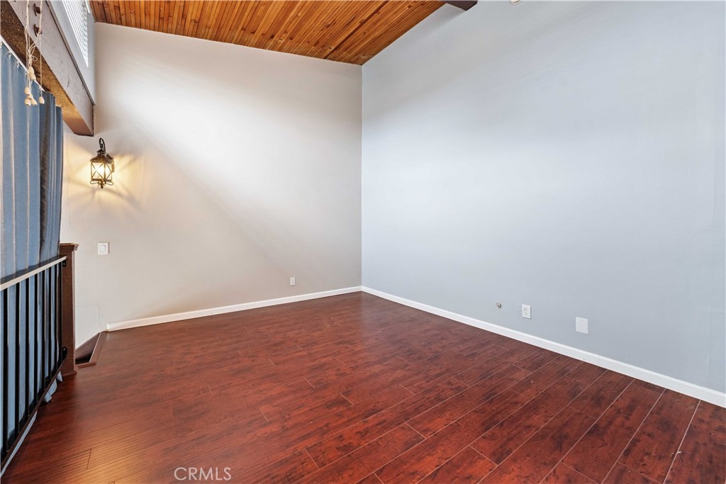 https://media.crmls.org/medias/6e9147f1-4154-4f19-8116-4aa51fca7aea.jpg?preset=X-Large