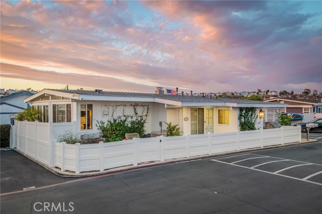 Detail Gallery Image 2 of 35 For 11 Saratoga, Newport Beach,  CA 92660 - 2 Beds | 2/1 Baths