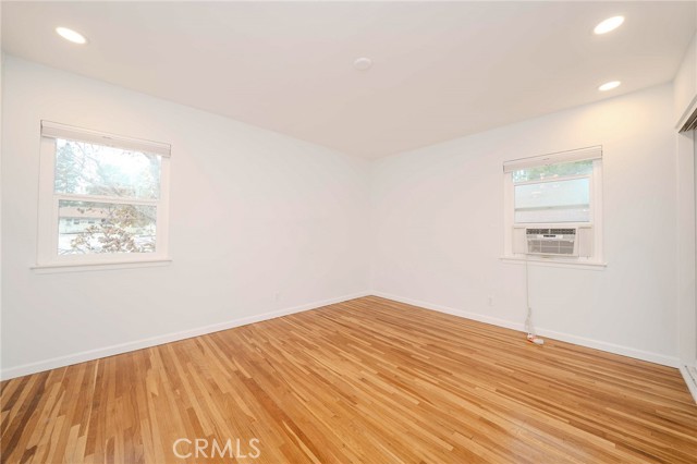 Detail Gallery Image 3 of 22 For 5841 Bowcroft, Los Angeles,  CA 90016 - 2 Beds | 2 Baths