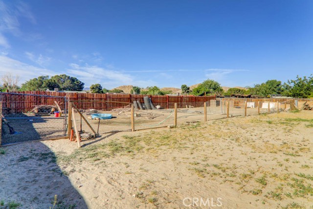 Detail Gallery Image 18 of 28 For 17152 Schollview Ave, Palmdale,  CA 93591 - 4 Beds | 2 Baths