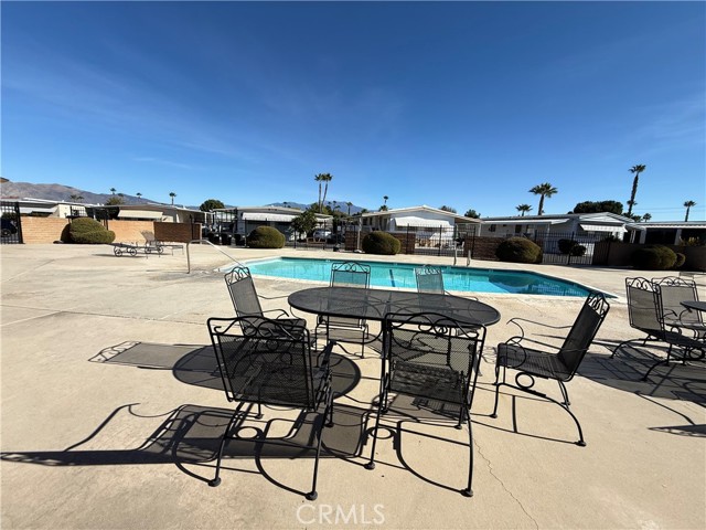 Detail Gallery Image 8 of 14 For 332 N Lyon, Hemet,  CA 92543 - 2 Beds | 2 Baths