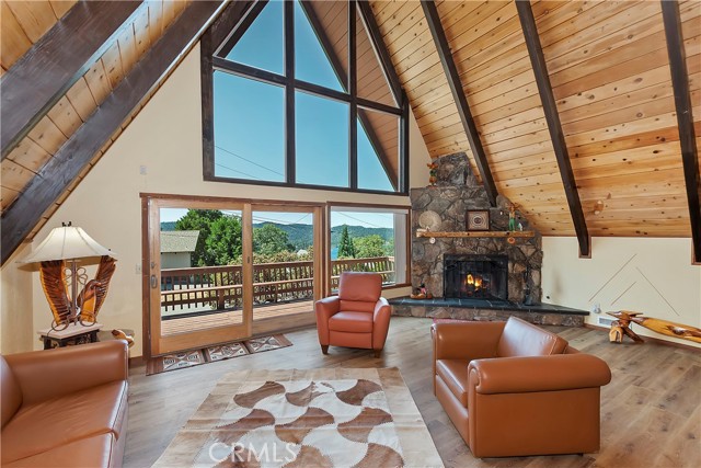 Detail Gallery Image 2 of 70 For 28938 Mammoth Dr, Lake Arrowhead,  CA 92352 - 3 Beds | 2/1 Baths