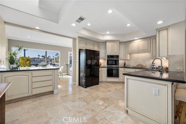 Detail Gallery Image 16 of 44 For 6230 Napoli Ct, Long Beach,  CA 90803 - 4 Beds | 4 Baths