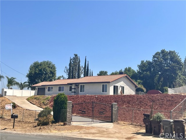 15290 Golden Star Avenue, Riverside, California 92506, 4 Bedrooms Bedrooms, ,2 BathroomsBathrooms,Single Family Residence,For Sale,Golden Star,IV24161761