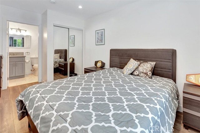 24017 Sylvan Street, Woodland Hills CA: https://media.crmls.org/medias/6e949a31-bc94-485d-b383-898c000a48ef.jpg