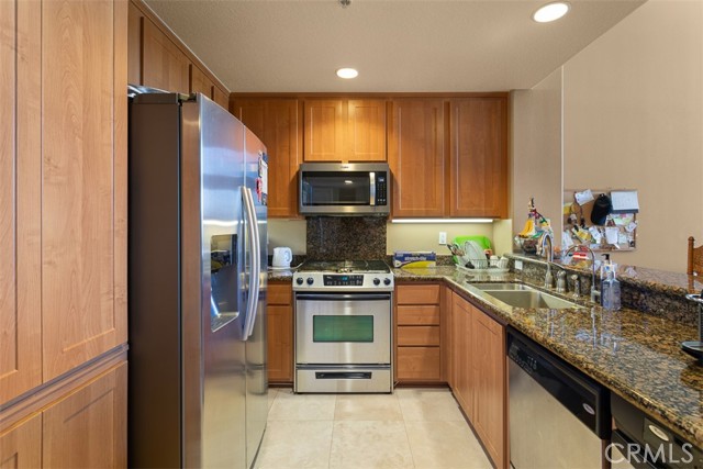 Detail Gallery Image 5 of 33 For 12668 Chapman Ave #2403,  Garden Grove,  CA 92840 - 2 Beds | 2 Baths