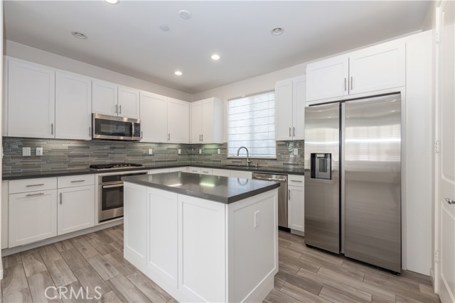 Detail Gallery Image 8 of 26 For 28 Fuchsia, Lake Forest,  CA 92630 - 4 Beds | 3 Baths