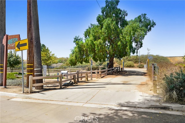 863 W 34th Street, Long Beach CA: https://media.crmls.org/medias/6e95615d-6378-419e-a3e9-f117f40e15d8.jpg