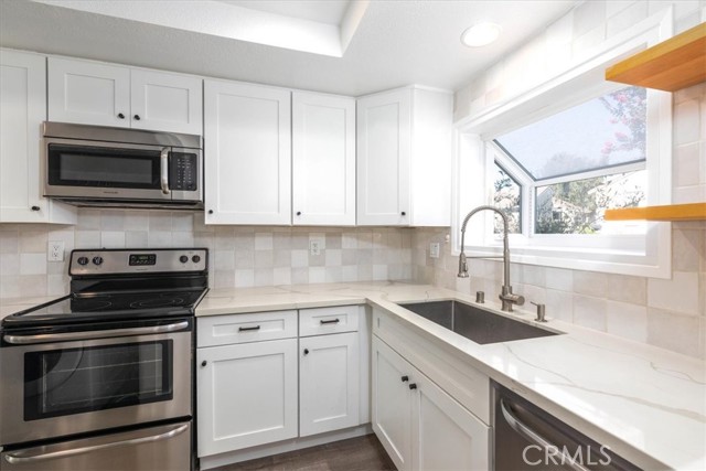 9 Briarwood Lane, Aliso Viejo CA: https://media.crmls.org/medias/6e95703e-c68a-4167-bcd6-7012761d60fd.jpg