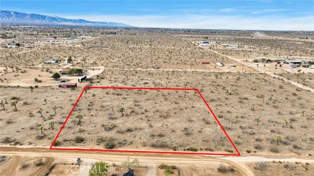 Detail Gallery Image 4 of 11 For 12432 La Mirada Rd, Phelan,  CA 92371 - – Beds | – Baths