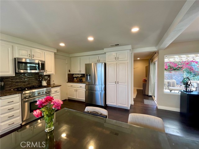 Detail Gallery Image 3 of 56 For 18841 Jane Cir, Santa Ana,  CA 92705 - 3 Beds | 2 Baths