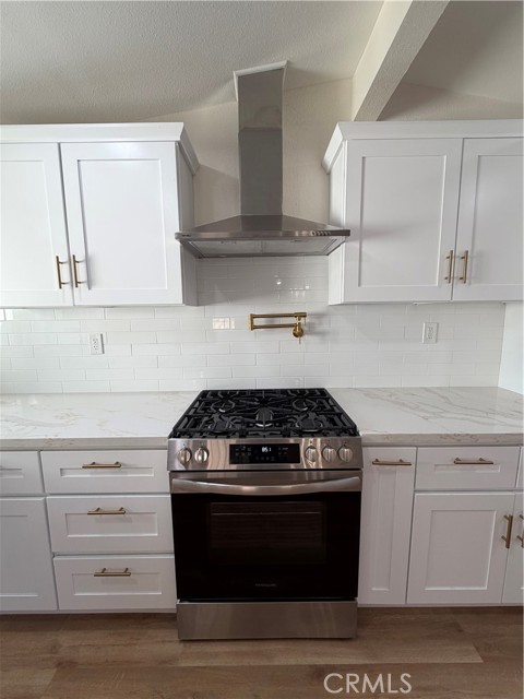 Detail Gallery Image 5 of 21 For 2432 Larchmont, Santa Ana,  CA 92706 - 3 Beds | 2 Baths