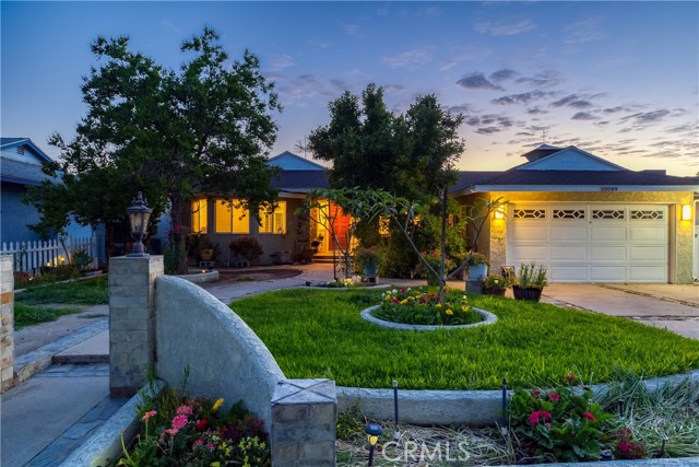 10049 Langdon, Mission Hills (San Fernando) CA: https://media.crmls.org/medias/6e98b760-d3e6-4518-8579-58b0d33a6e04.jpg