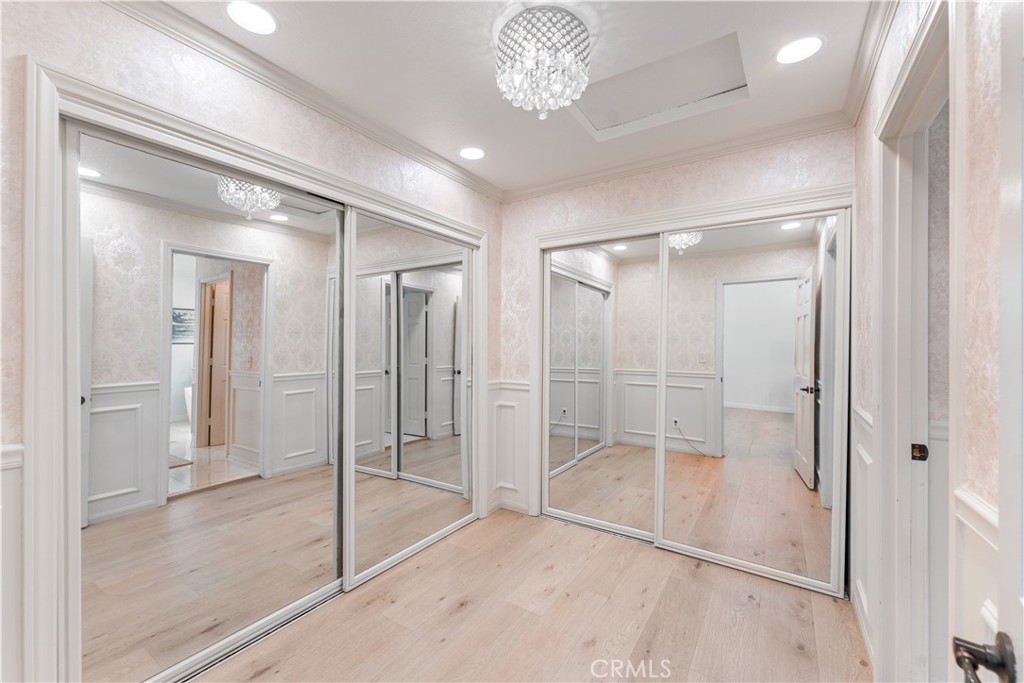 https://media.crmls.org/medias/6e98f692-689d-4799-b75a-e9557e0f3e48.jpg?preset=X-Large