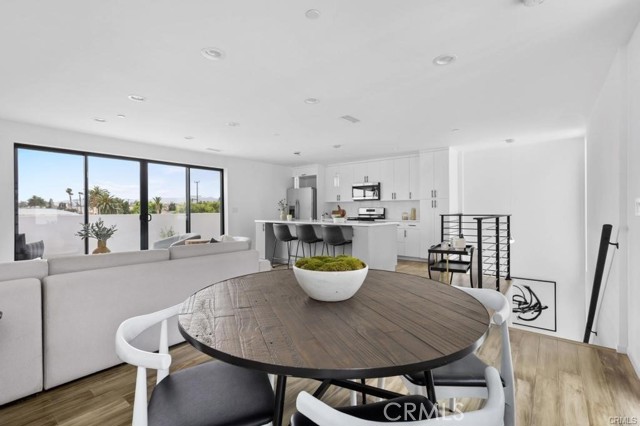 Detail Gallery Image 11 of 25 For 4136 1/2 Normal Ave #1/2,  Los Angeles,  CA 90029 - 2 Beds | 2 Baths