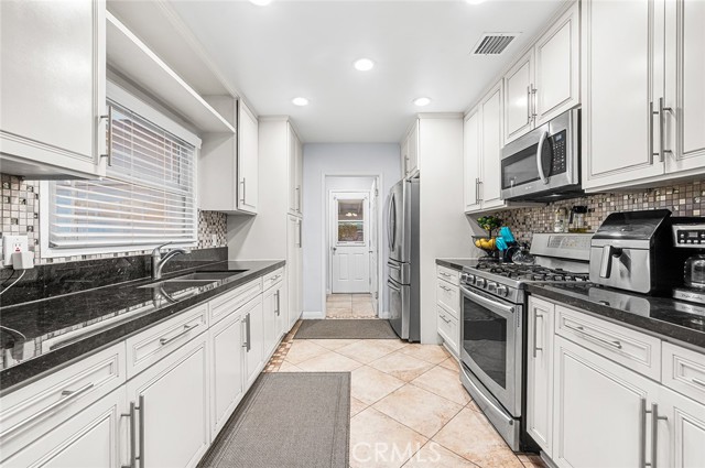 Detail Gallery Image 15 of 48 For 1032 E Lemon Ave, Glendora,  CA 91741 - 3 Beds | 1/1 Baths