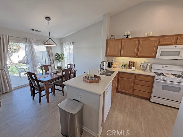 Detail Gallery Image 8 of 34 For 1334 Clover, Beaumont,  CA 92223 - 3 Beds | 2 Baths