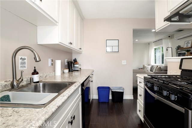 2114 India Street, Los Angeles CA: https://media.crmls.org/medias/6e99f418-80a7-4d68-86d2-97c4faeddf2c.jpg