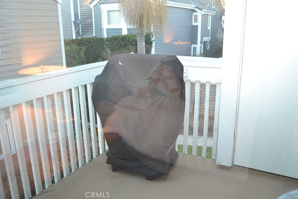 https://media.crmls.org/medias/6e9aaad2-ef06-410d-8b99-2fb7825dd26e.jpg?preset=X-Large